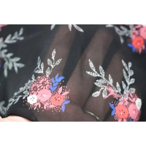 Torrid Black & Floral Spring Top-Size 2 - Picture 3 of 7